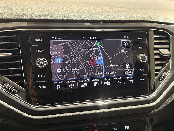 Volkswagen T-Roc 19 of 19