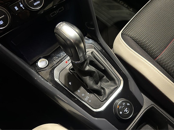 Volkswagen T-Roc 16 of 19