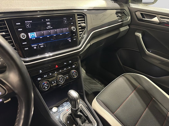Volkswagen T-Roc 15 of 19
