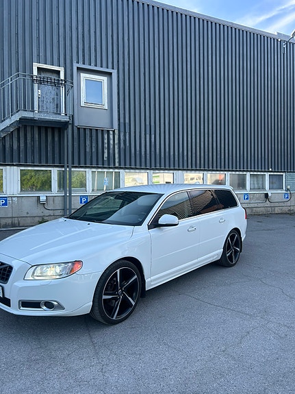 Volvo V70 4 of 5