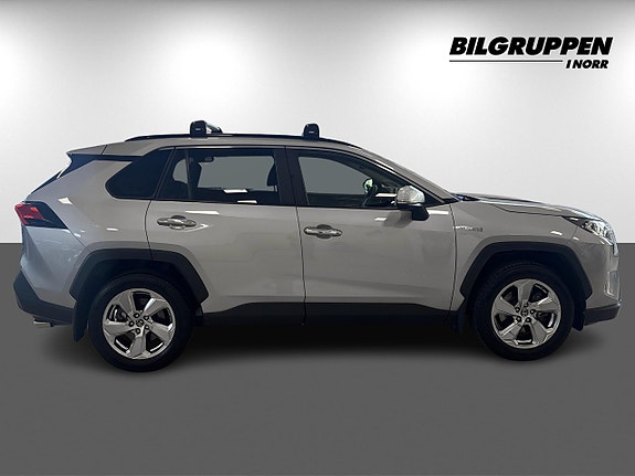 Toyota RAV4 4 of 18
