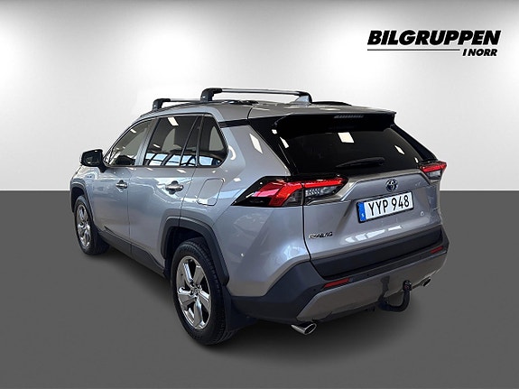 Toyota RAV4 6 of 18