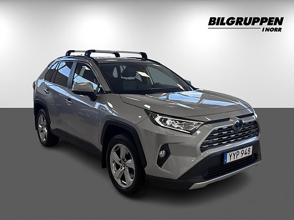 Toyota RAV4 3 of 18