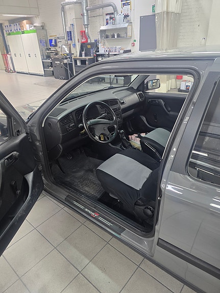 Volkswagen Golf III 2 of 5