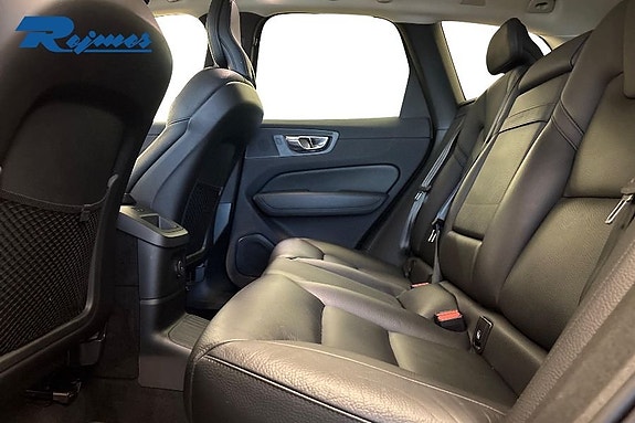 Volvo XC60 8 of 26