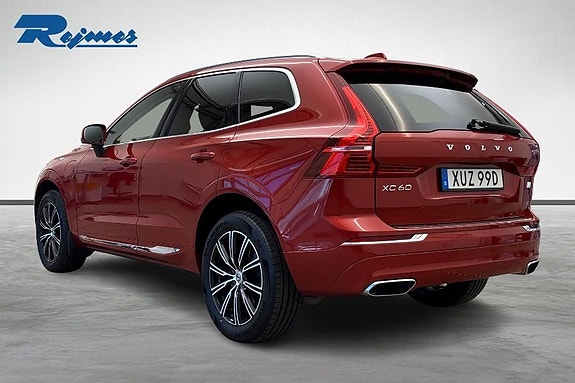 Volvo XC60 2 of 26