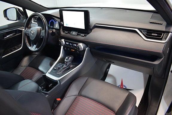 Toyota RAV4 9 of 23