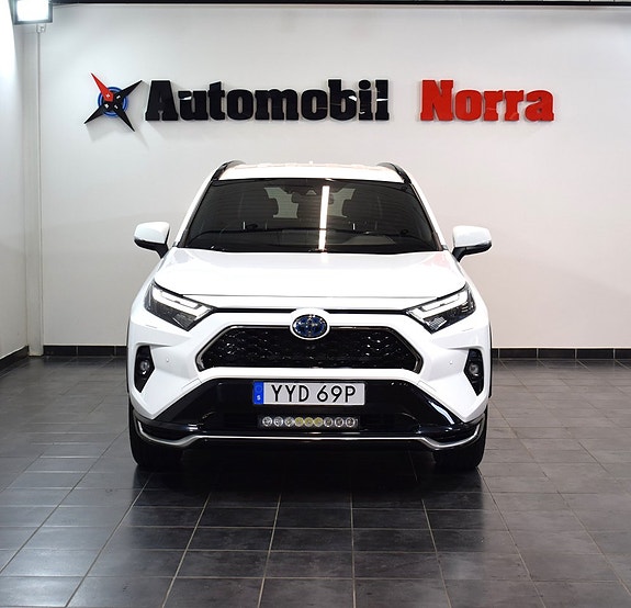 Toyota RAV4 2 of 23