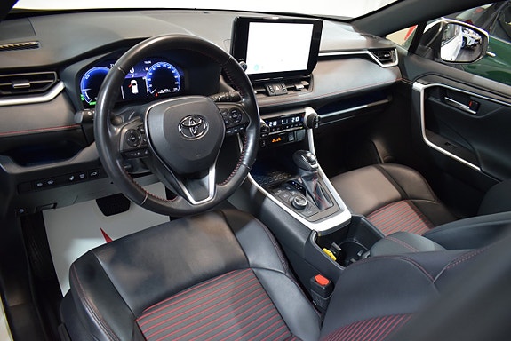 Toyota RAV4 6 of 23