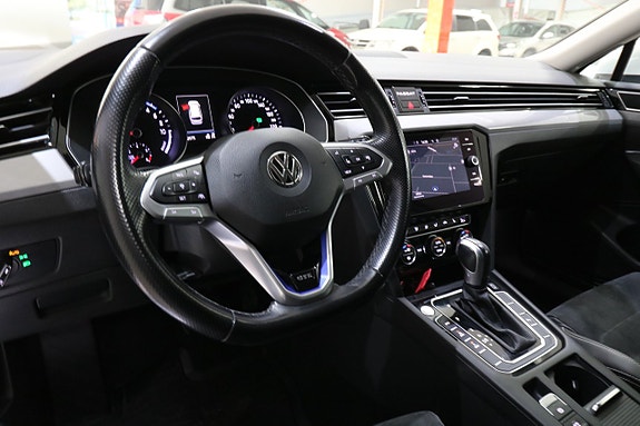 Volkswagen Passat 12 of 21