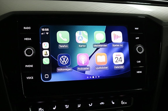 Volkswagen Passat 10 of 21