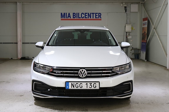 Volkswagen Passat 3 of 21