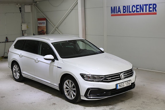 Volkswagen Passat 4 of 21