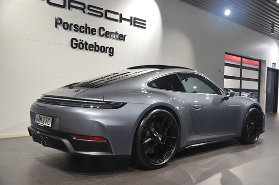 Porsche 911 Carrera GTS 4 of 18