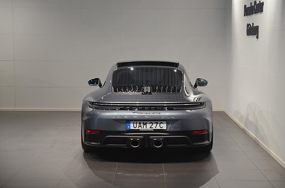 Porsche 911 Carrera GTS 7 of 18