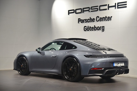 Porsche 911 Carrera GTS 5 of 18