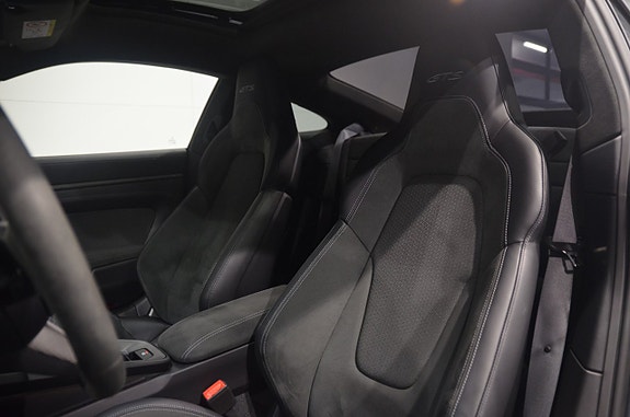 Porsche 911 Carrera GTS 10 of 18