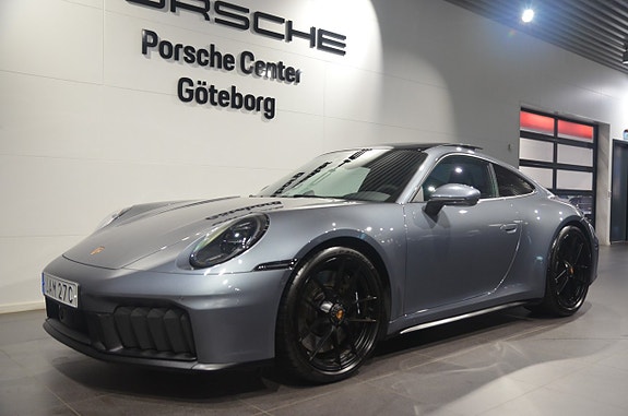 Porsche 911 Carrera GTS 8 of 18