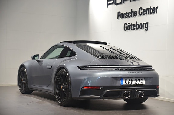 Porsche 911 Carrera GTS 6 of 18