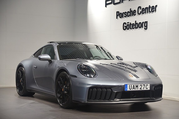 Porsche 911 Carrera GTS 2 of 18