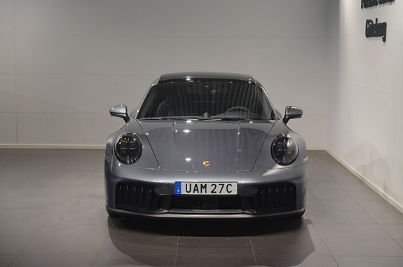 Porsche 911 Carrera GTS 3 of 18