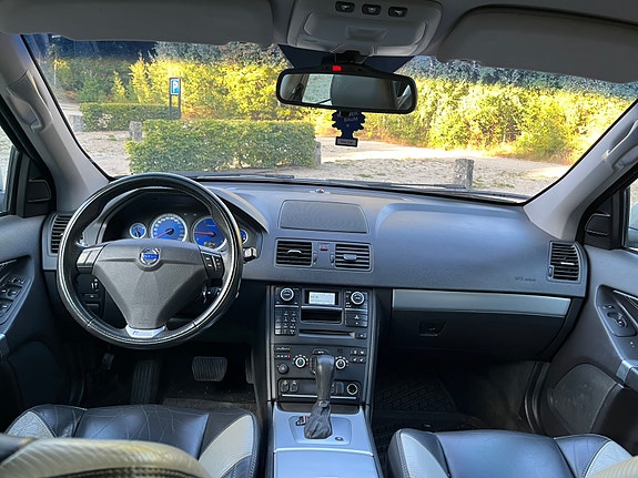 Volvo XC90 10 of 22