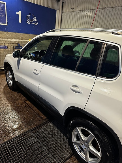 Volkswagen Tiguan 5 of 13