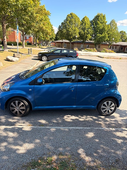 Toyota Aygo 3 of 8