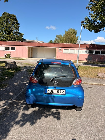 Toyota Aygo 2 of 8