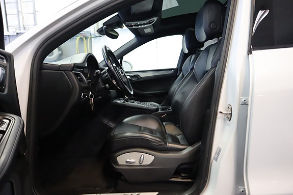 Porsche Macan GTS 16 of 24