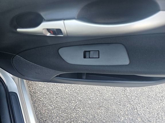 Toyota Auris 12 of 15
