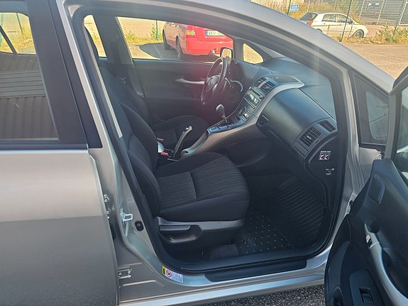 Toyota Auris 4 of 15