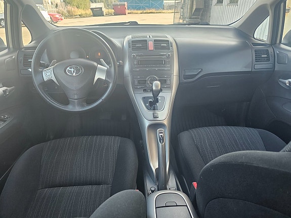 Toyota Auris 11 of 15