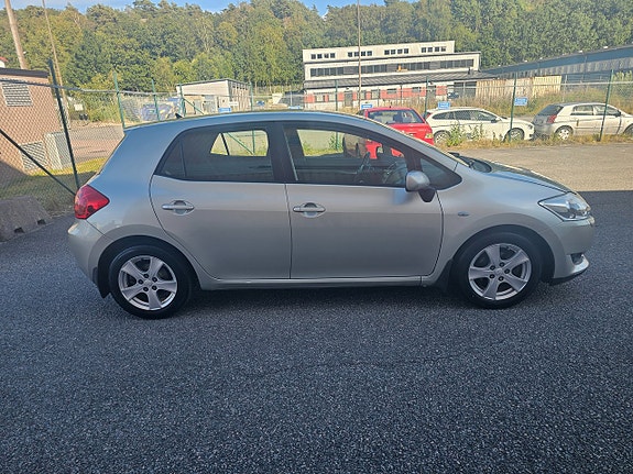 Toyota Auris 5 of 15