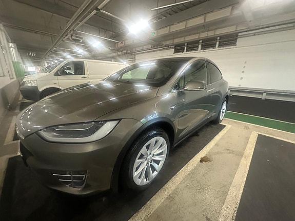 Tesla Model X 11 of 11