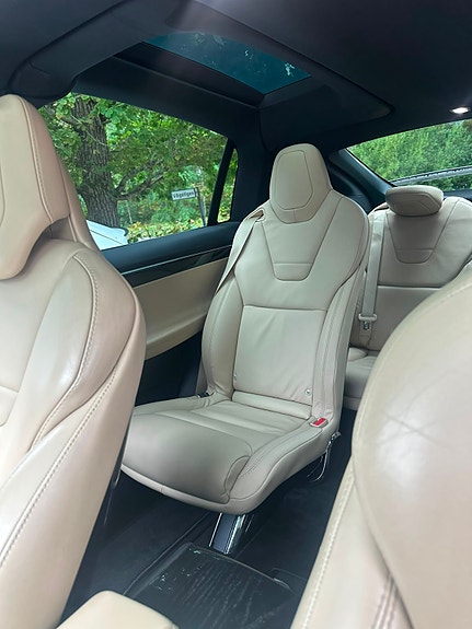 Tesla Model X 3 of 11