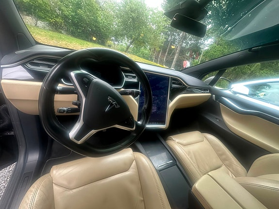 Tesla Model X 5 of 11
