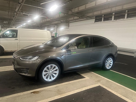 Tesla Model X 6 of 11