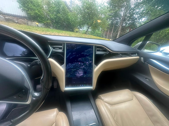 Tesla Model X 2 of 11