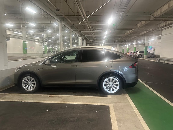 Tesla Model X 10 of 11