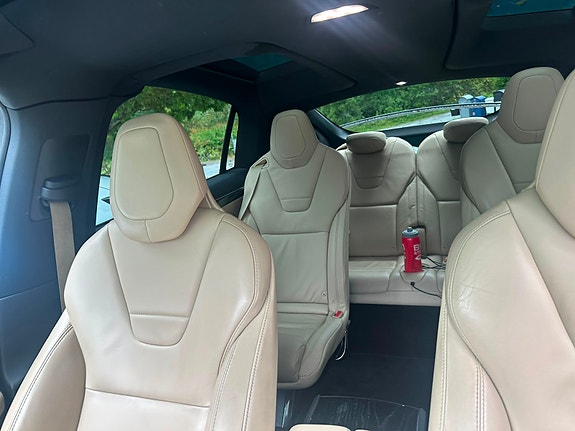 Tesla Model X 4 of 11