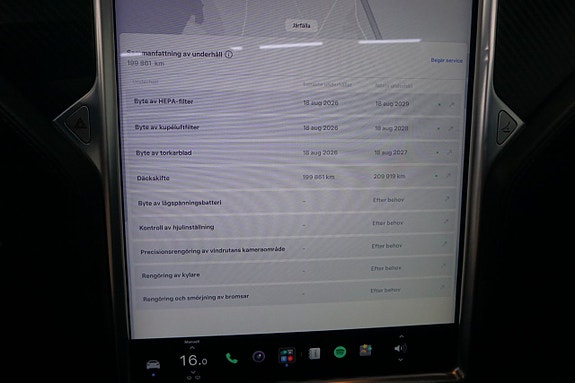 Tesla Model S 16 of 23