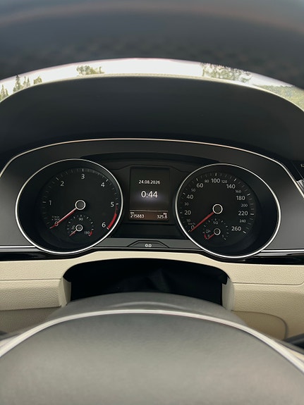 Volkswagen Passat 7 of 8