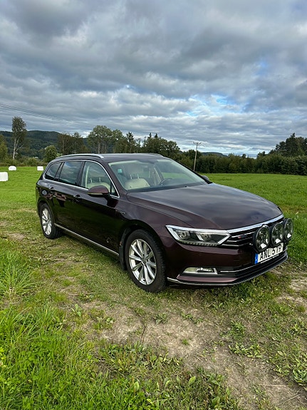 Volkswagen Passat 4 of 8