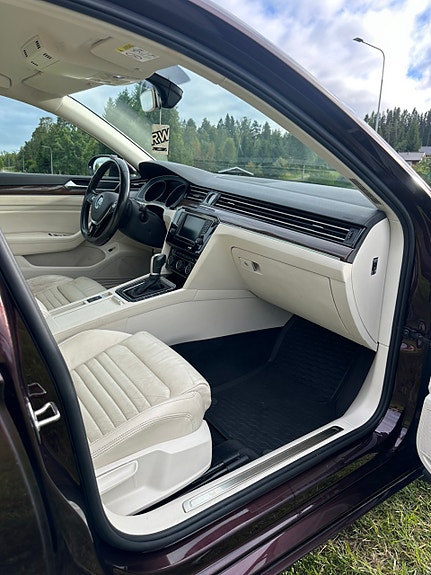 Volkswagen Passat 5 of 8