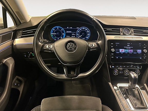 Volkswagen Passat 13 of 23