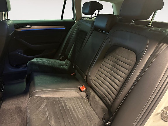 Volkswagen Passat 14 of 23