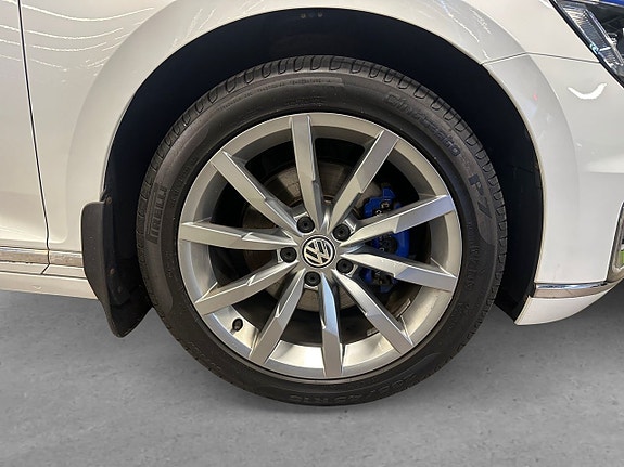 Volkswagen Passat 8 of 23