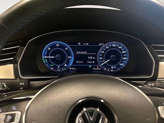 Volkswagen Passat 12 of 23