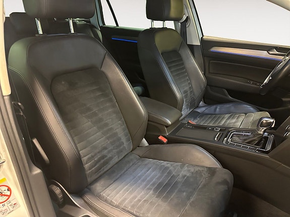 Volkswagen Passat 15 of 23